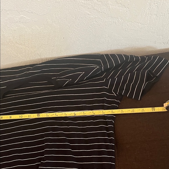 #0977+ Unisex Banana Republic Dark Navy Tee with White Stripes - Picture 6 of 11